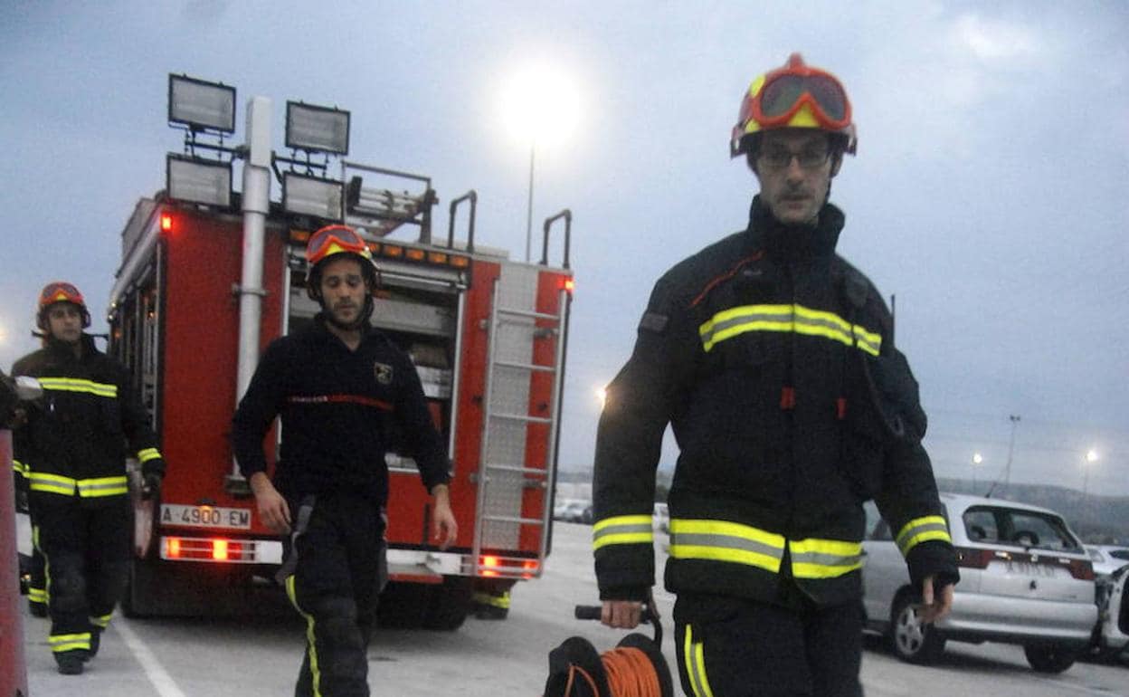 Sucesos | Rescatan A Un Británico Atrapado En Un Barranco De Orihuela ...